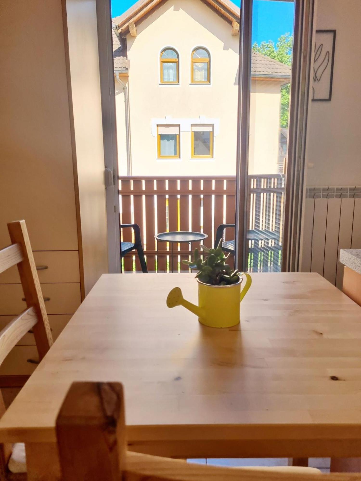 Apartmaji Pri Ticelnu โบเว็ก ภายนอก รูปภาพ